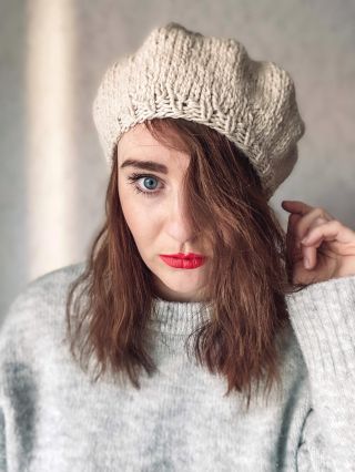 Baret. Možná je to jen baret. Někdy ale stačí jen malý detail. Sebevědomí nejsou velká gesta. Jsou to právě ty tiché...